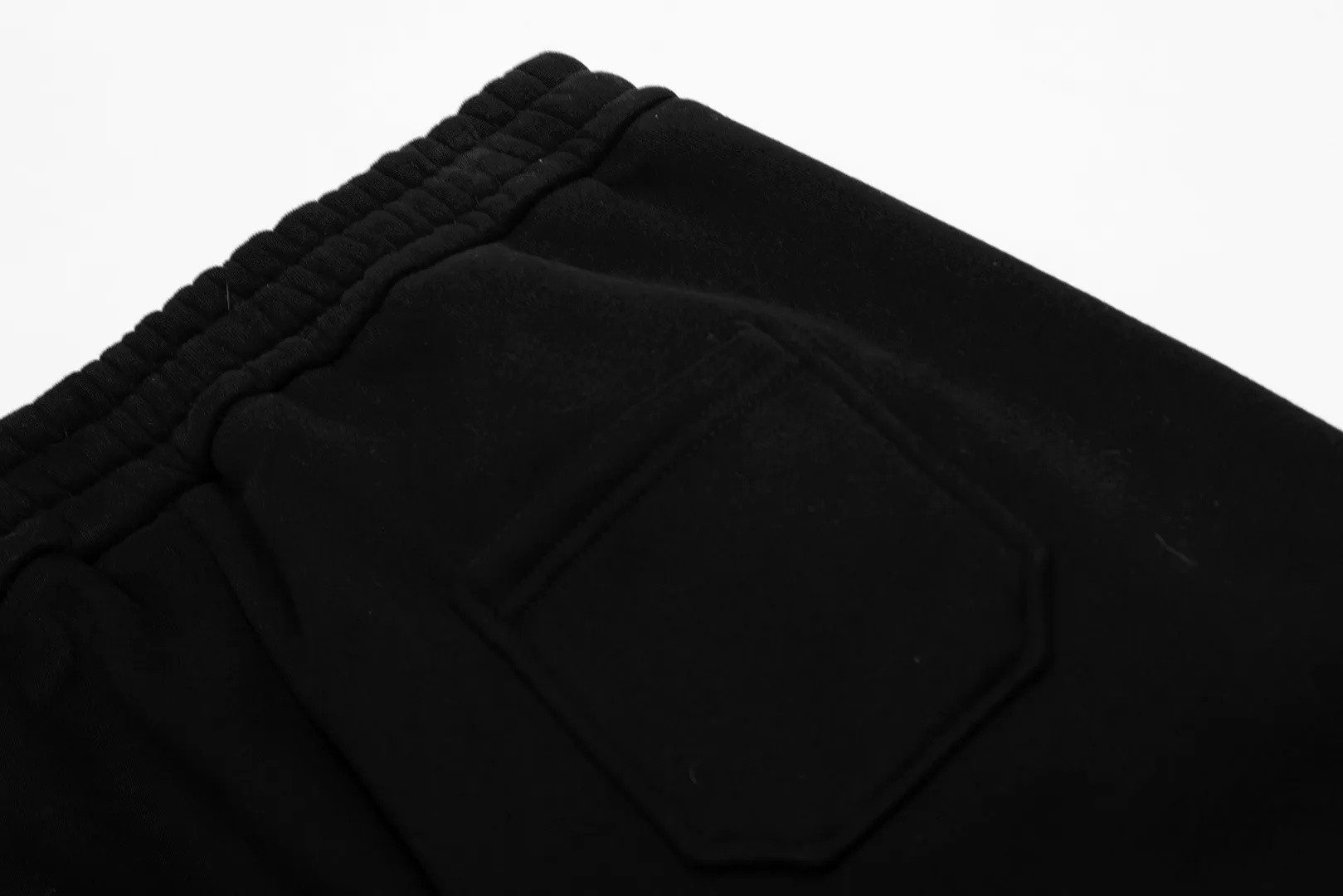 P250 Top quality" Style number: T7001# [Ralph Lauren solid color pony embroidered logo thickened and velvet wide-leg trousers] ✅Ralph Lauren classic basic versatile unisex fall and winter wide-leg spliced velvet straight pants ✅Pure cotton high-gram thick velvet fabric The upper body is comfortable and warm ✅The version is restored to the original version The maximum size can be worn up to 170 pounds Loose, comfortable and stress-free ✅The upper body is simple and easy to wear A must-have for ootd. Good-looking clothes are never picky. A must-have in couples’ wardrobes. Size: S-XL. Color: floral gray black.